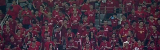  多特蒙德主场灯光故障，比赛中断十分钟  